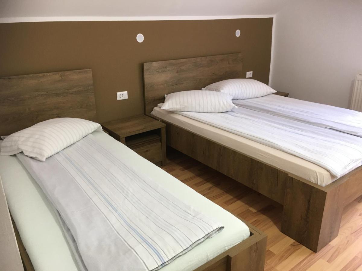 Hotel Casa Popa'S à Cîrţişoara Extérieur photo