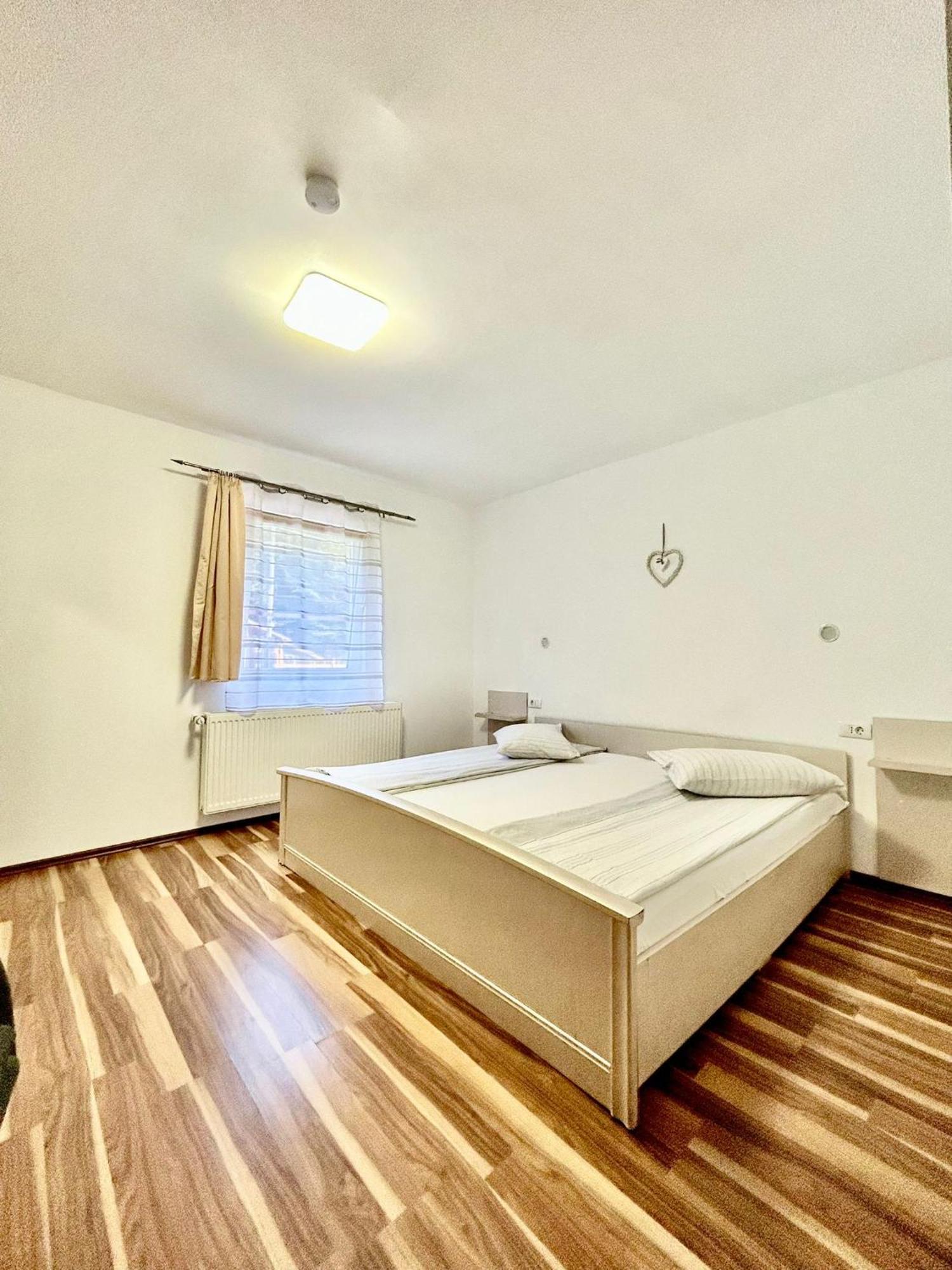 Hotel Casa Popa'S à Cîrţişoara Extérieur photo